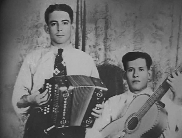 chulas-fronteras-les-blank.jpg