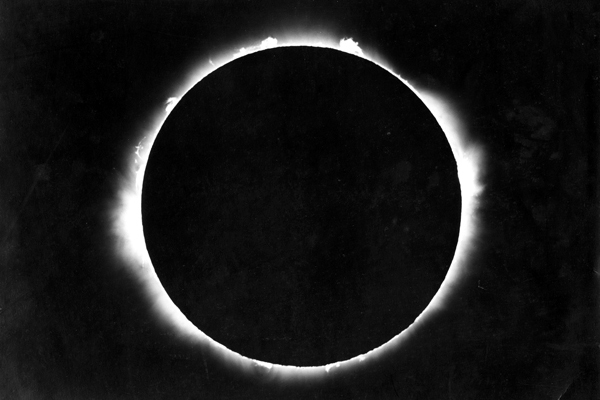 totality-of-the-solar-eclipse-29-june-1927.jpg